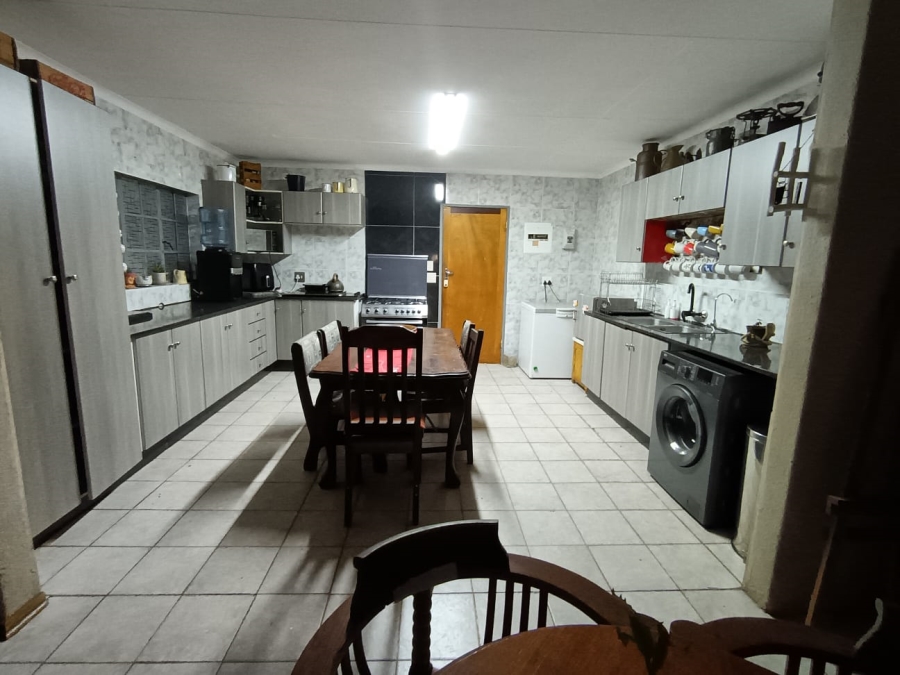 6 Bedroom Property for Sale in Cashan North West